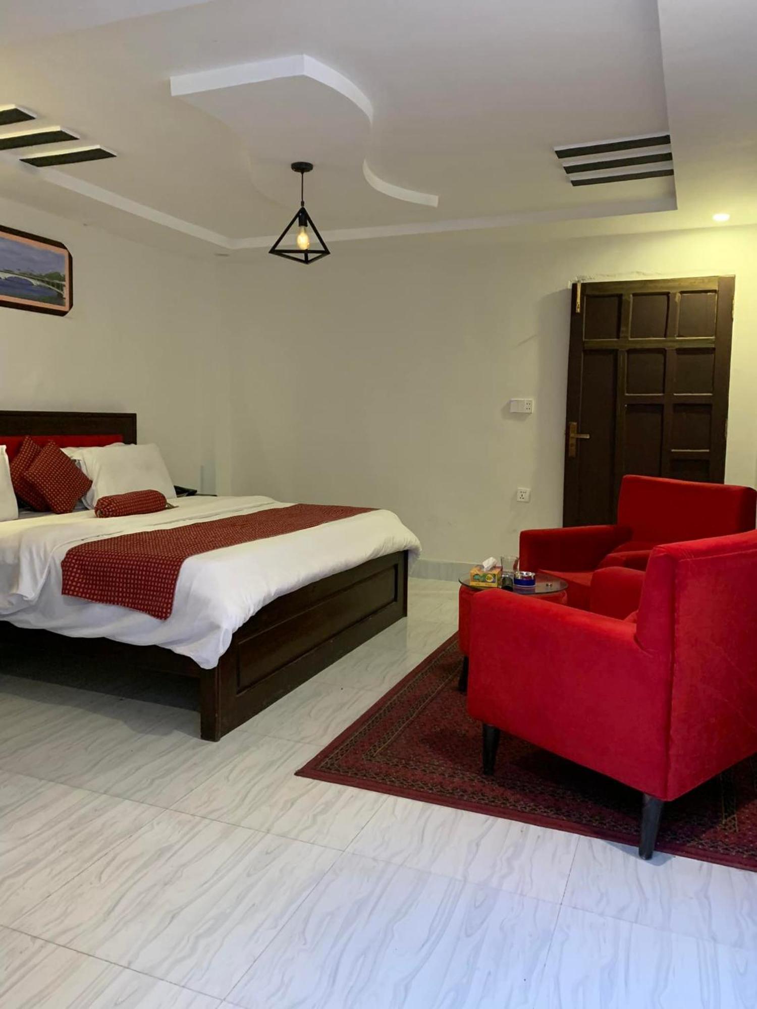 Hotel Birmingham Palace Kalam By Khan Familia Exterior photo
